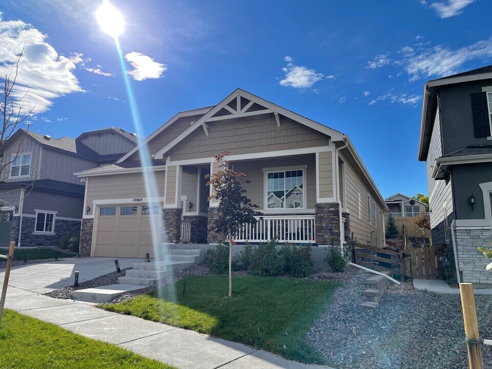 10869 Endeavor Dr in Parker, CO - Building Photo