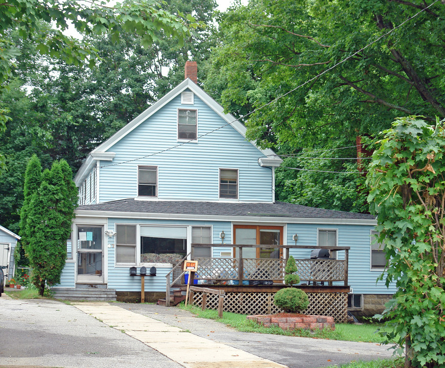 45 South St in Somersworth, NH - Building Photo