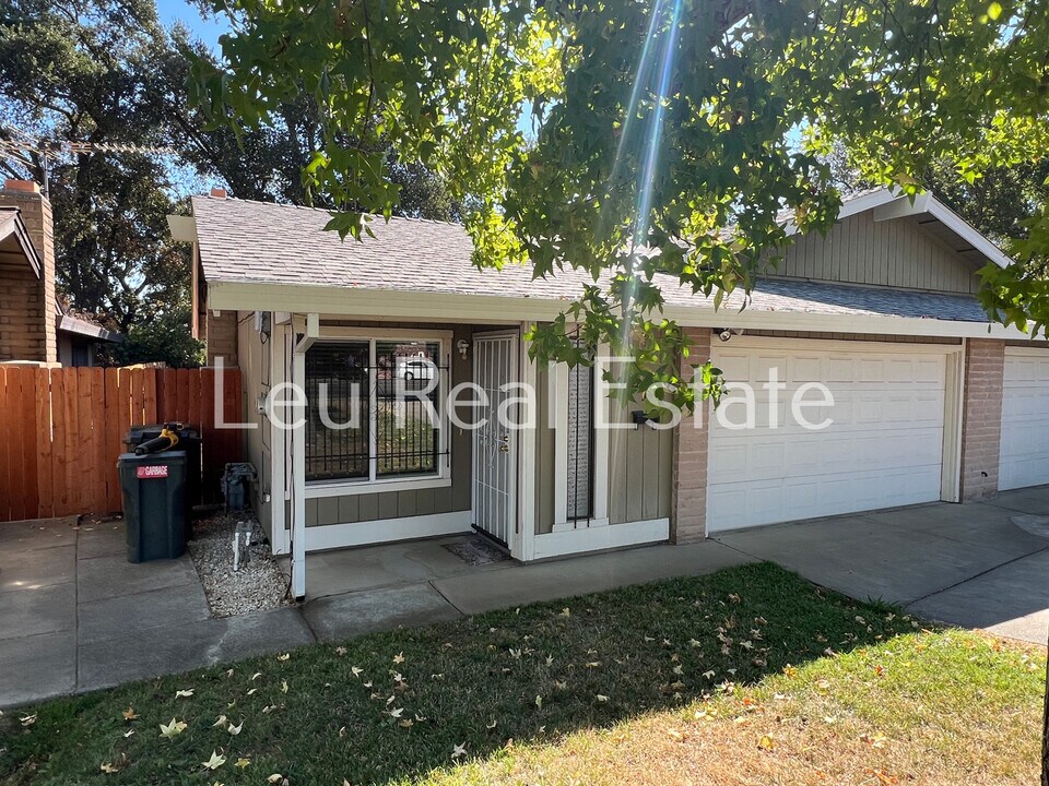 5426 Garfield Ave in Sacramento, CA - Building Photo