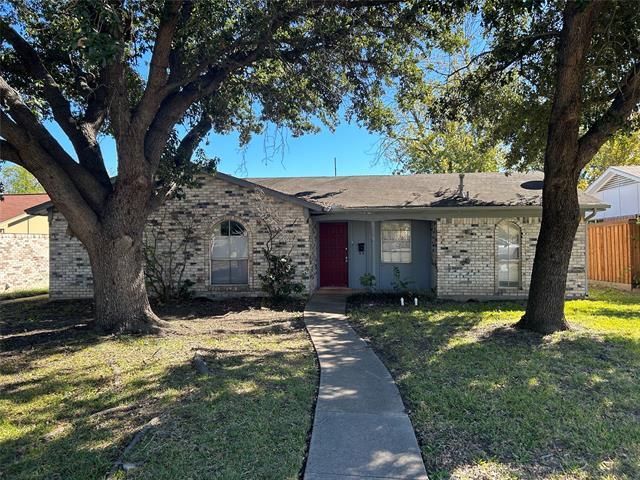 810 Malibu Dr in Garland, TX - Foto de edificio