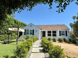 5542 Radford Ave in Los Angeles, CA - Building Photo