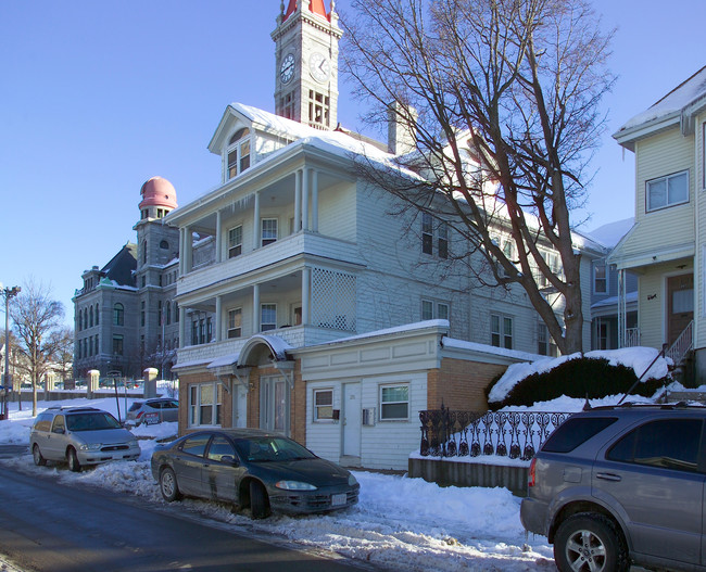 253 Rock St in Fall River, MA - Building Photo - Building Photo