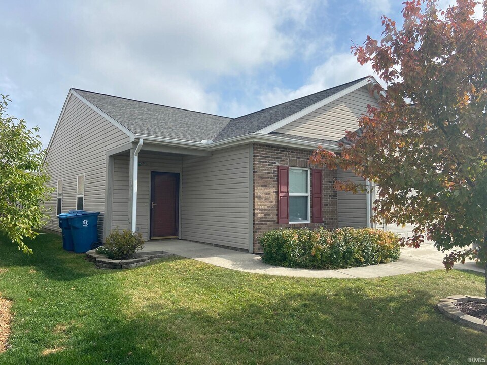 2381 Maxwell Dr in West Lafayette, IN - Foto de edificio