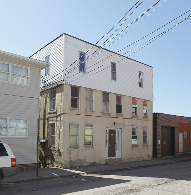 600 W Maple St in Hazleton, PA - Foto de edificio - Building Photo