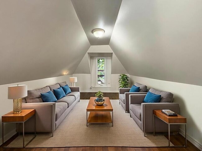 property at 482 King William St