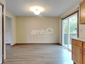 2154 Canyon Ct in Hebron, KY - Foto de edificio - Building Photo