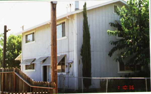 2002 3rd St in Hughson, CA - Building Photo