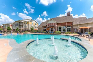 The Retreat in Richmond, TX - Building Photo