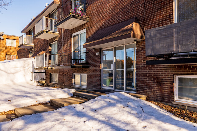 7880 René-Descartes Av in Montréal, QC - Building Photo - Building Photo