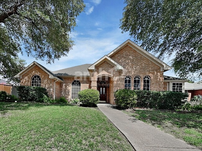 7124 Holden Dr