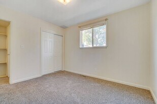 2108 Applewood Rd in Fort Collins, CO - Building Photo