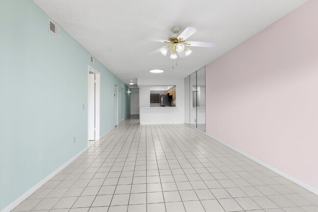 8711 Blind Pass Rd in St Pete Beach, FL - Building Photo - Building Photo