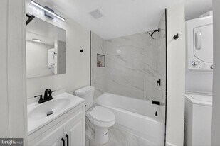 20 Monroe St in Rockville, MD - Building Photo