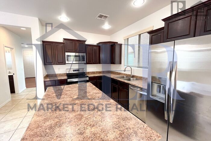15429 W Jenan Dr in Surprise, AZ - Building Photo
