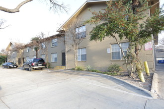 Upper E - Athenian (OLD) in Dallas, TX - Foto de edificio - Building Photo