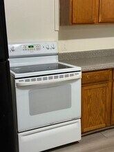 220 N Luzerne Ave in Baltimore, MD - Building Photo - Building Photo