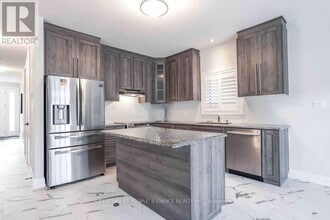 213 Sedgewood St in Kitchener, ON - Building Photo - Building Photo