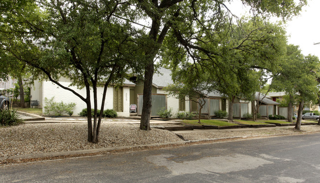 300 E 34th St in Austin, TX - Foto de edificio - Building Photo