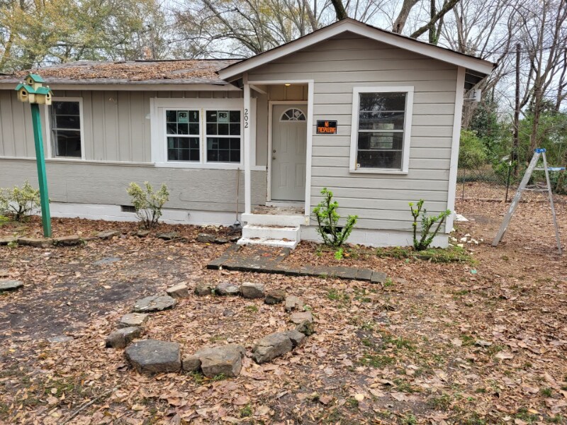 202 Fisher St in Batesville, MS - Building Photo
