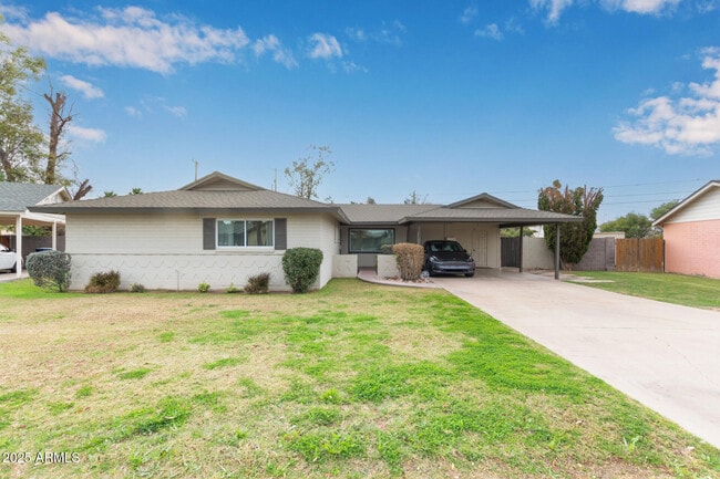 property at 627 W 16th St