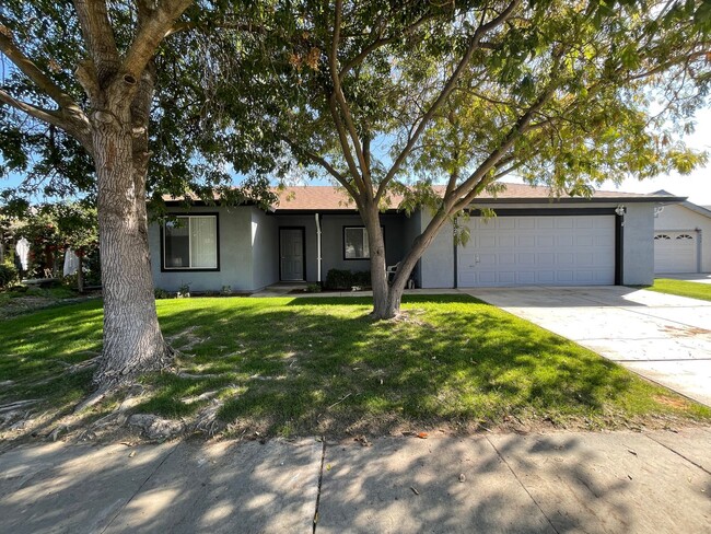 property at 1028 Grackle Ct