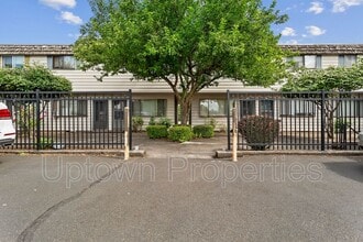 8043 NE Flanders St in Portland, OR - Building Photo - Building Photo