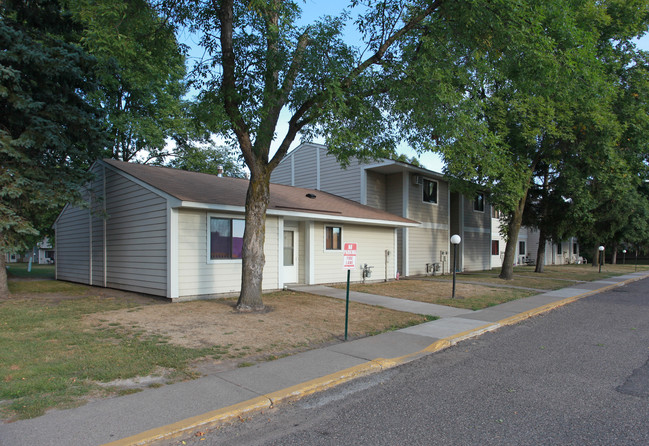 Westridge Townhomes in Forest Lake, MN - Building Photo - Building Photo