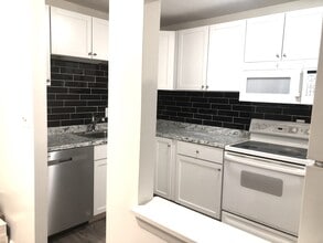 2 Strawberry Bank Rd in Nashua, NH - Building Photo - Building Photo