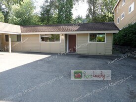 13821 SE Allen Rd. in Bellevue, WA - Building Photo