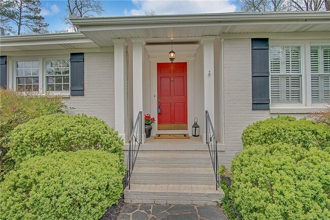 338 Lakemoore Dr NE in Atlanta, GA - Building Photo - Building Photo