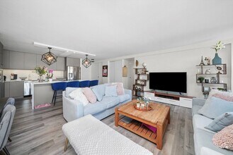 330 W Diversey Pkwy, Unit 1606 in Chicago, IL - Building Photo - Building Photo