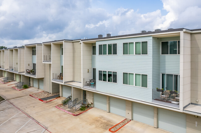 Skybridge Lofts in Austin, TX - Building Photo - Building Photo