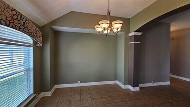 2010 Louetta Spring Dr in Spring, TX - Foto de edificio - Building Photo