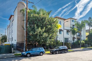 5264 Satsuma Ave in North Hollywood, CA - Building Photo