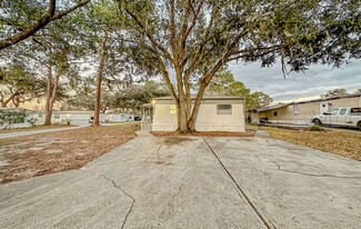 8535 Mathews Rd in Lakeland, FL - Foto de edificio - Building Photo