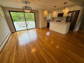 330 Swains Pond Ave, Unit 330 in Melrose, MA - Building Photo - Building Photo