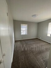 2304 S Broadview St in Wichita, KS - Building Photo - Building Photo