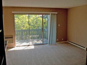 1036 Oak Grove Rd. #110 in Concord, CA - Building Photo - Building Photo