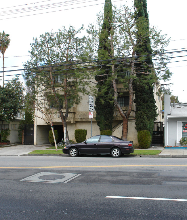 12121 Moorpark St in Studio City, CA - Building Photo - Building Photo