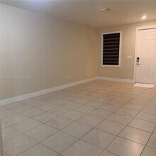 10320 W 33rd Ln in Hialeah, FL - Building Photo - Building Photo