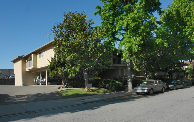 Carolyn Apartments in Campbell, CA - Building Photo - Building Photo