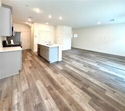 499 Red Lovebird Ave in Henderson, NV - Building Photo - Building Photo