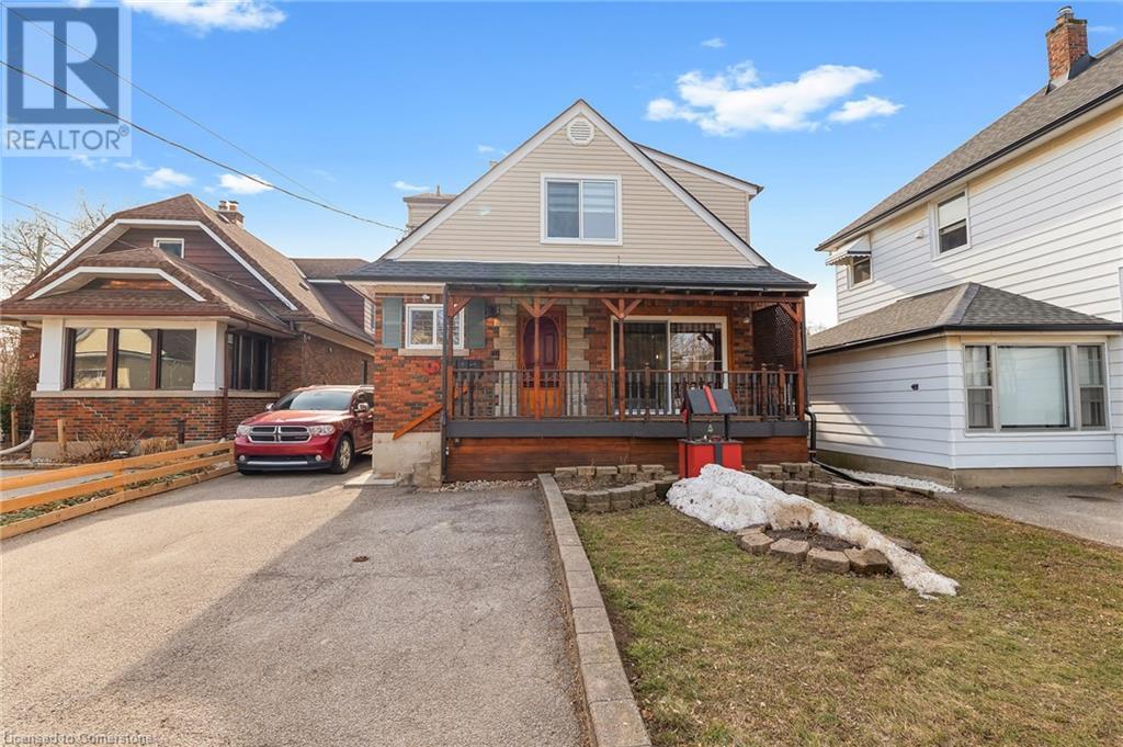 87 York St in St Catharines, ON - Building Photo