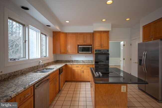 9700 Grenadier Ct in Bethesda, MD - Building Photo - Building Photo