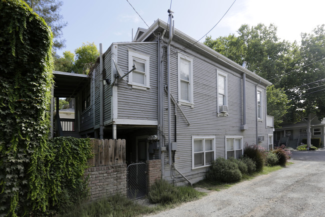 1614 18th St in Sacramento, CA - Foto de edificio - Building Photo