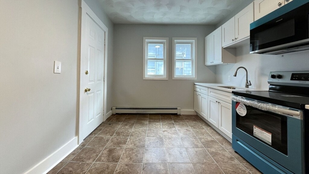 17 W Chestnut St-Unit -3L in Brockton, MA - Building Photo