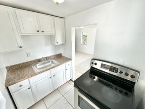 1278 NW 44th St in Miami, FL - Building Photo - Building Photo