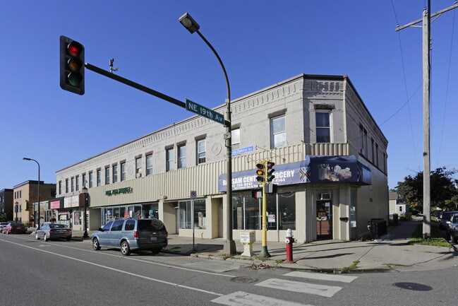 1842-1854 N Central Ave in St. Anthony, MN - Foto de edificio - Building Photo