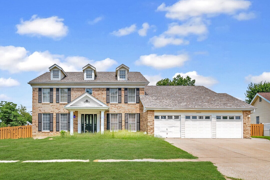 15509 Debridge Way in Florissant, MO - Building Photo