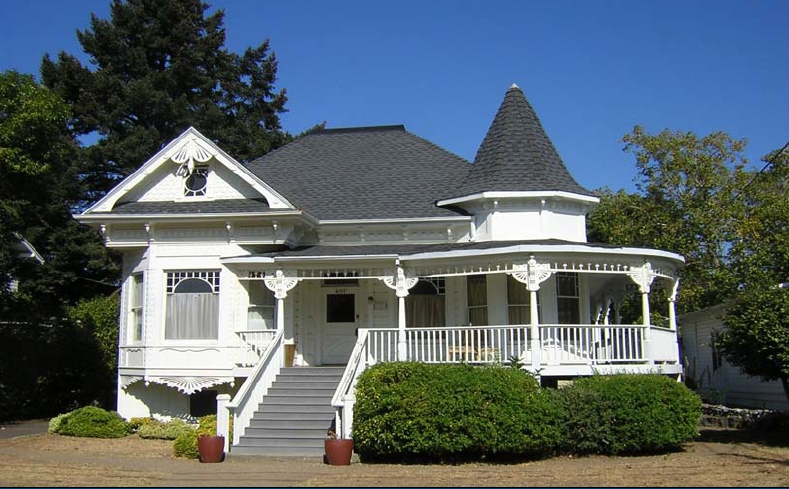 Historic A.W. Garrett House in Healdsburg, CA - Building Photo